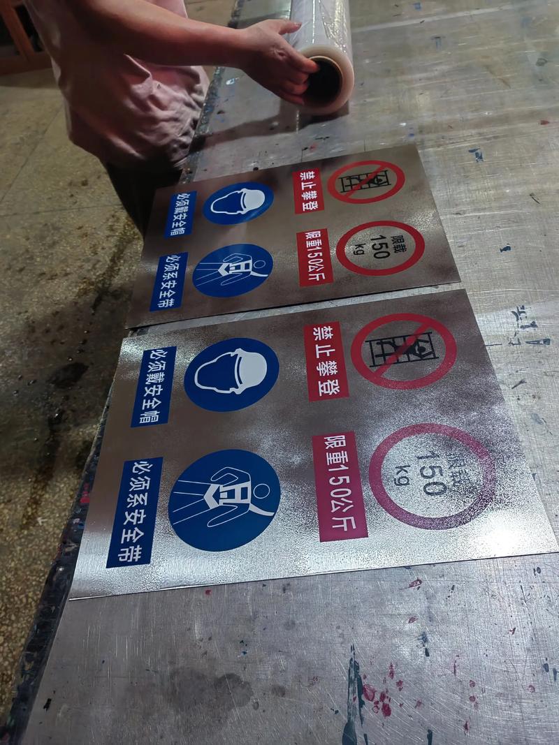 设计趋势引领未来：广告设计行业动态概览